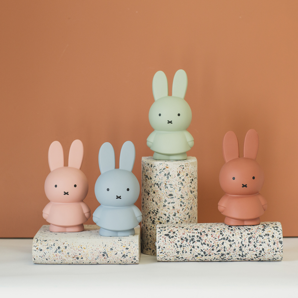 Alcancía Miffy - Altura 13,5 cm - 7,2 cm de Diámetro