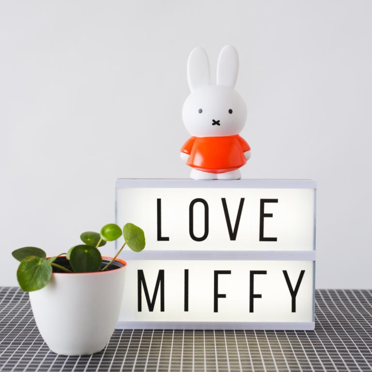 Alcancía Miffy - Altura 19 cm - 10 cm de Diámetro