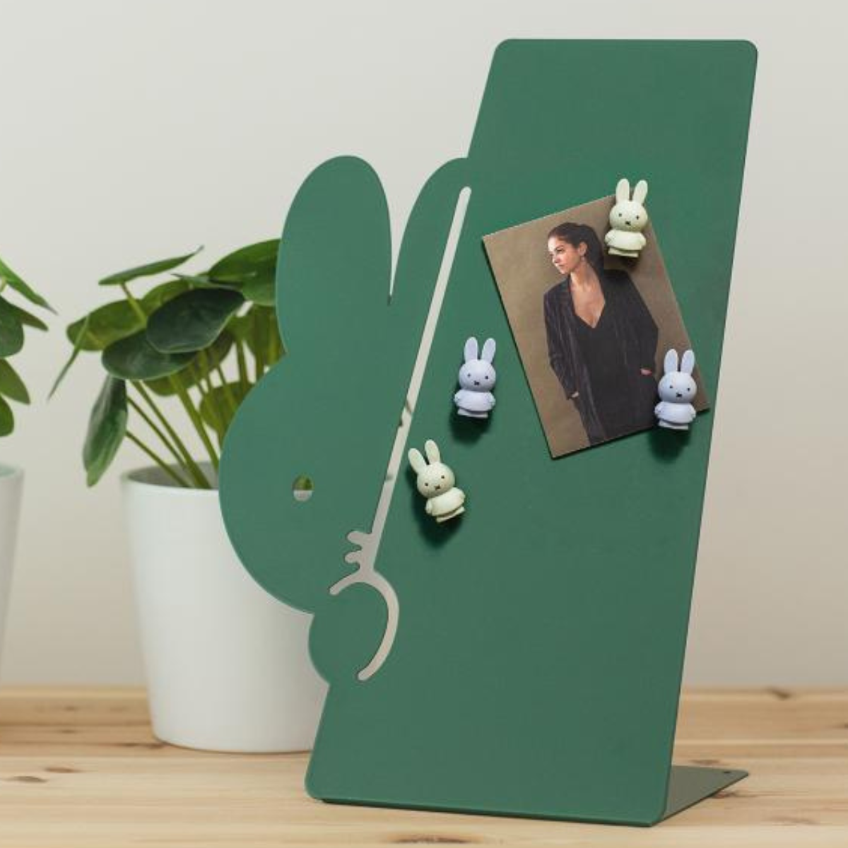 Set de 4 Imanes Miffy - Medidas 5 Cm - Altura 4,6 cm - 2,5 cm de Diámetro