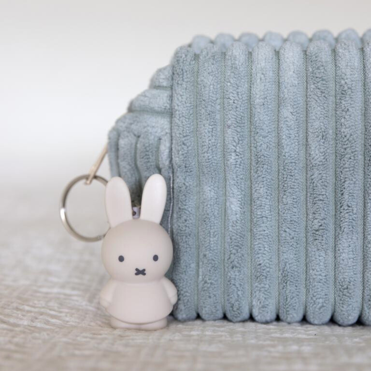 Llavero Miffy  - Altura 6,2 cm y 3,2 cm de diámetro